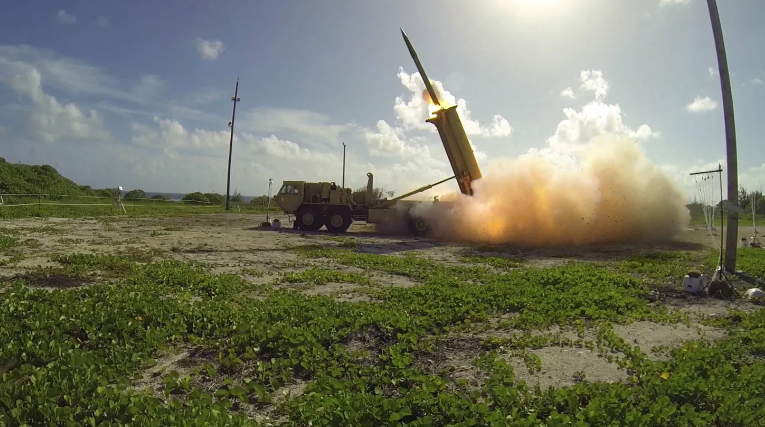 Israeli Military Intercepts Missile Launched by Yemen's Houthis, Explosions Heard in Jerusalem and Tel Aviv