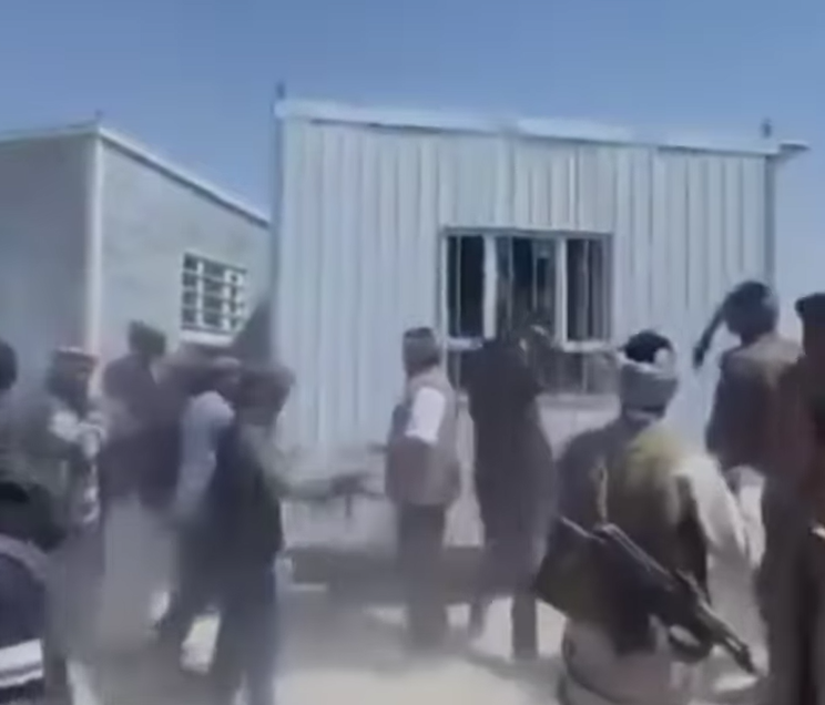 Tribsmen burning Houthi tax offices Tribsmen burning Houthi tax offices